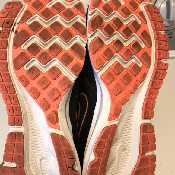 Nike - Picture 2 of 4